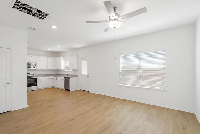 128 Desert Hare DR, Jarrell, TX 76537