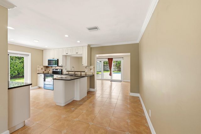 2811 NE 16th Street, Pompano Beach, FL 33062