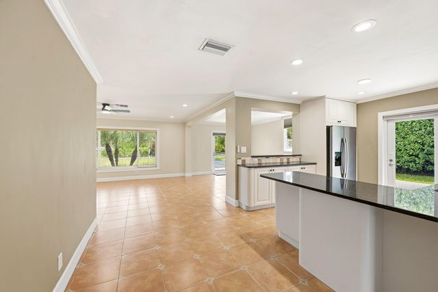 2811 NE 16th Street, Pompano Beach, FL 33062