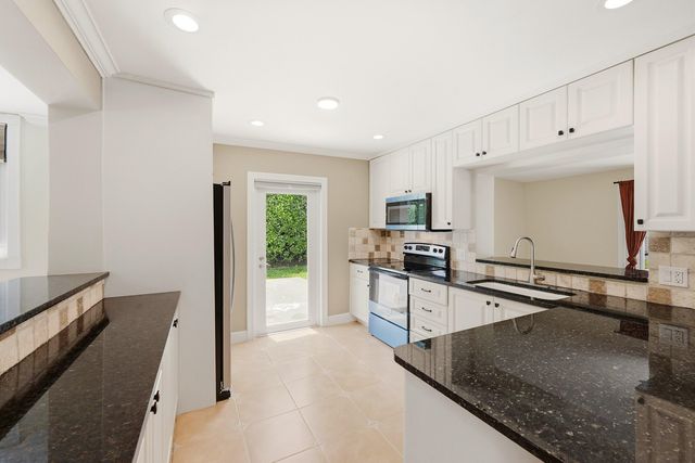 2811 NE 16th Street, Pompano Beach, FL 33062