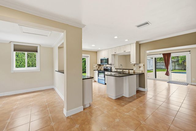 2811 NE 16th Street, Pompano Beach, FL 33062