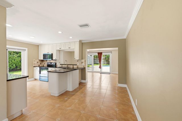 2811 NE 16th Street, Pompano Beach, FL 33062