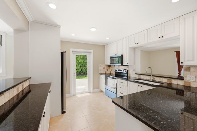 2811 NE 16th Street, Pompano Beach, FL 33062