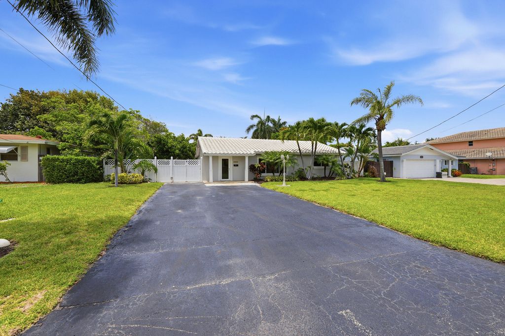 2811 NE 16th Street, Pompano Beach, FL 33062
