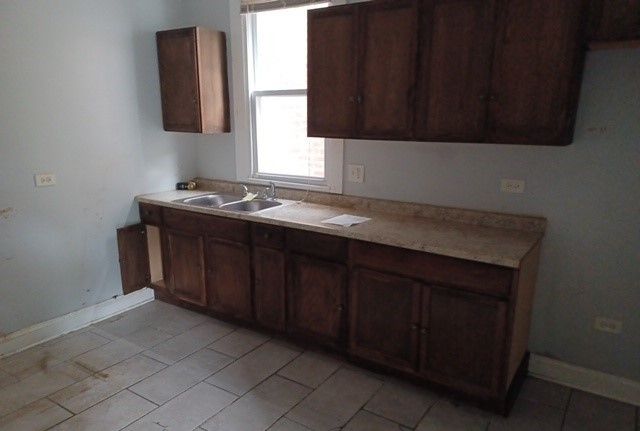 7128 S Carpenter Street, Chicago, IL 60621