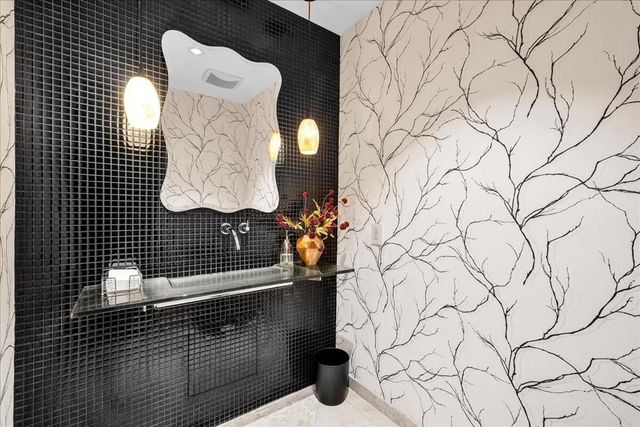 1605 Ridgemore Drive, Palm Springs, CA 92264