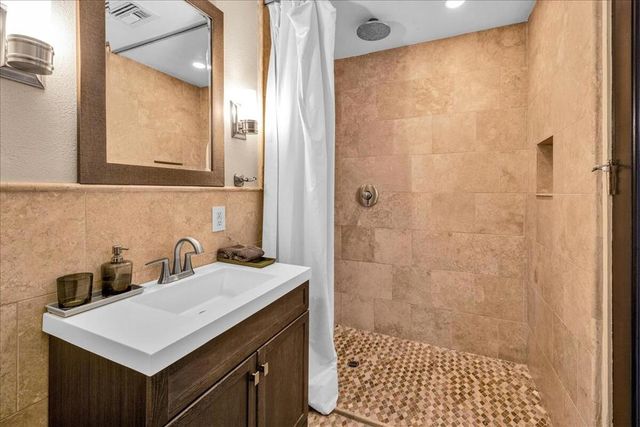 1605 Ridgemore Drive, Palm Springs, CA 92264