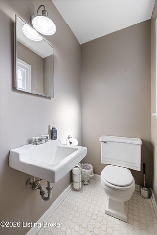 3314 Startan Ct, Louisville, KY 40220