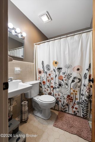 3314 Startan Ct, Louisville, KY 40220