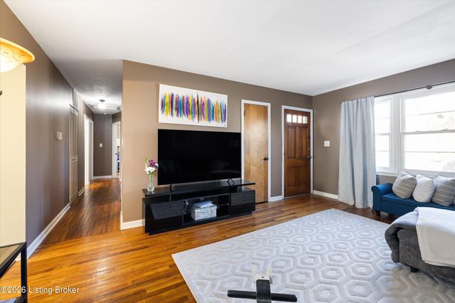 3314 Startan Ct, Louisville, KY 40220