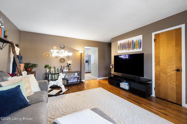 3314 Startan Ct, Louisville, KY 40220