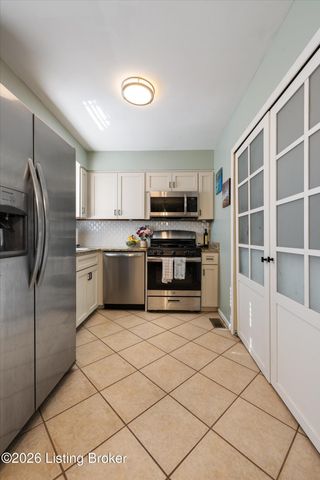 3314 Startan Ct, Louisville, KY 40220