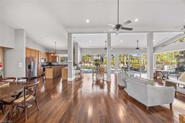 675 15th AVE S, Naples, FL 34102