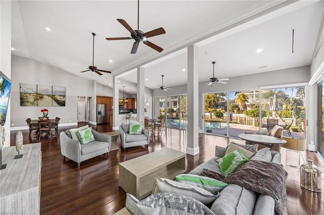 675 15th AVE S, Naples, FL 34102