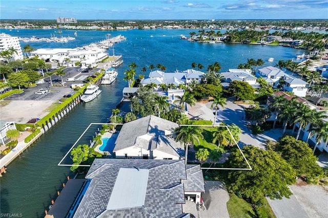 675 15th AVE S, Naples, FL 34102