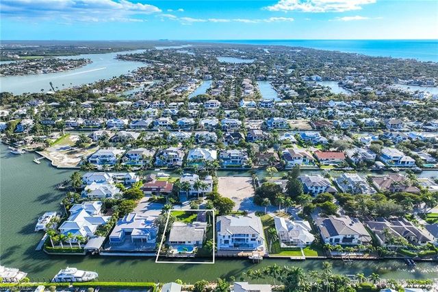 675 15th AVE S, Naples, FL 34102