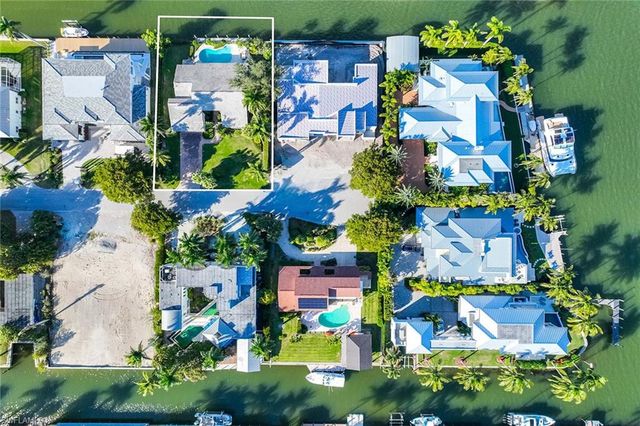 675 15th AVE S, Naples, FL 34102