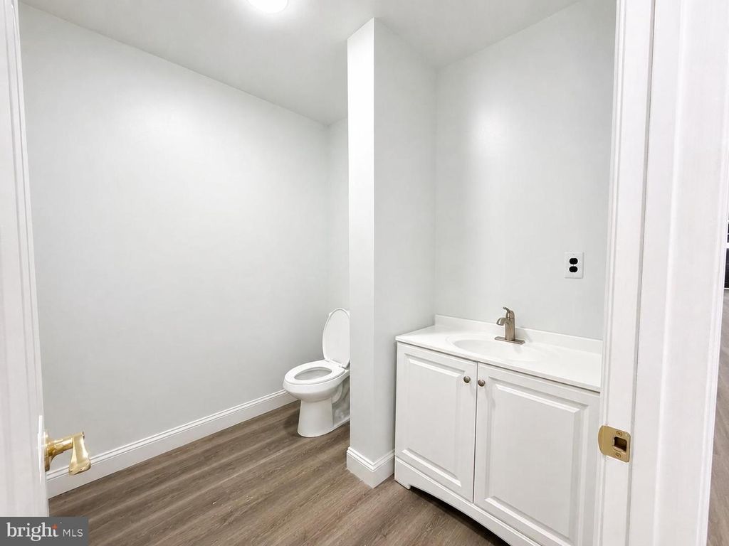 15 E FRONT ST, TRENTON, NJ 08608 — photo 2