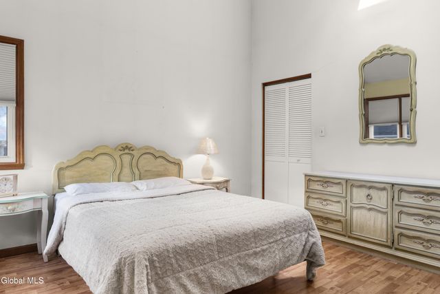 20 Hampshire Way, Colonie, NY 12309