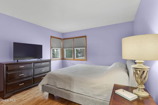 20 Hampshire Way, Colonie, NY 12309