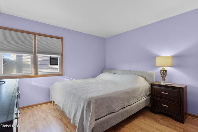 20 Hampshire Way, Colonie, NY 12309