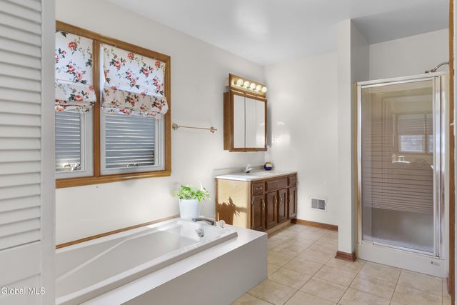 20 Hampshire Way, Colonie, NY 12309