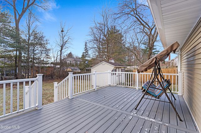 20 Hampshire Way, Colonie, NY 12309