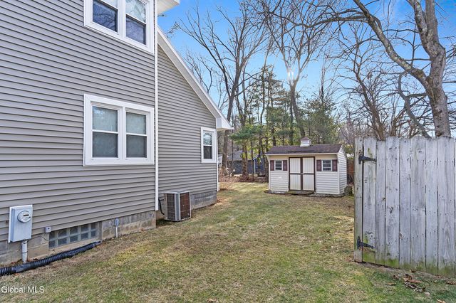 20 Hampshire Way, Colonie, NY 12309