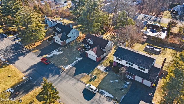 20 Hampshire Way, Colonie, NY 12309