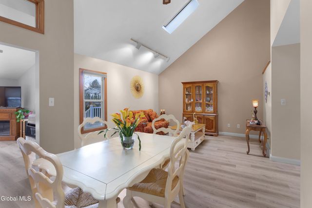 20 Hampshire Way, Colonie, NY 12309