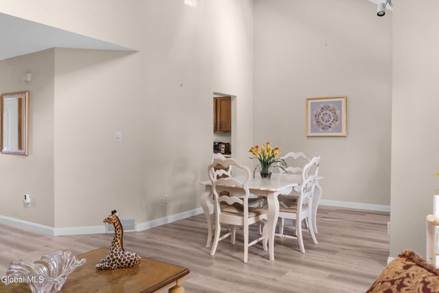 20 Hampshire Way, Colonie, NY 12309