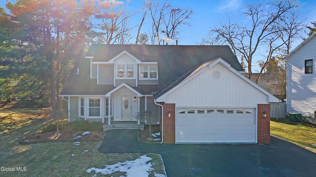 20 Hampshire Way, Colonie, NY 12309