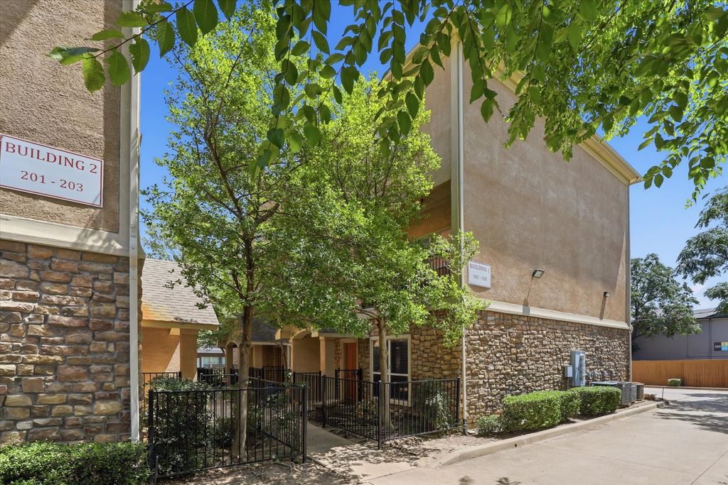 3111 Cedarplaza Lane 103, Dallas, TX 75235