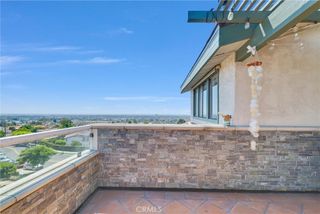2215 Molino Avenue B, Signal Hill, CA 90755