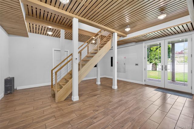 161 Greenway W, New Hyde Park, NY 11040