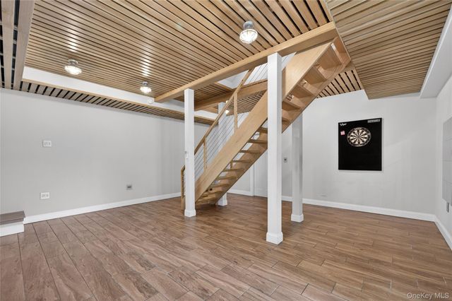161 Greenway W, New Hyde Park, NY 11040