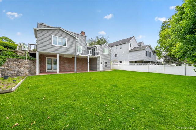 161 Greenway W, New Hyde Park, NY 11040