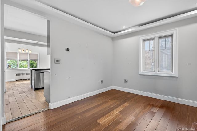 161 Greenway W, New Hyde Park, NY 11040