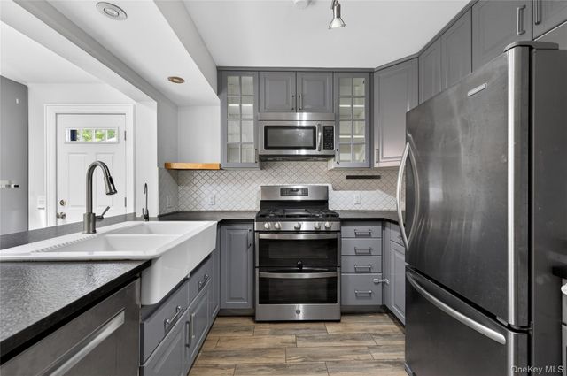 161 Greenway W, New Hyde Park, NY 11040