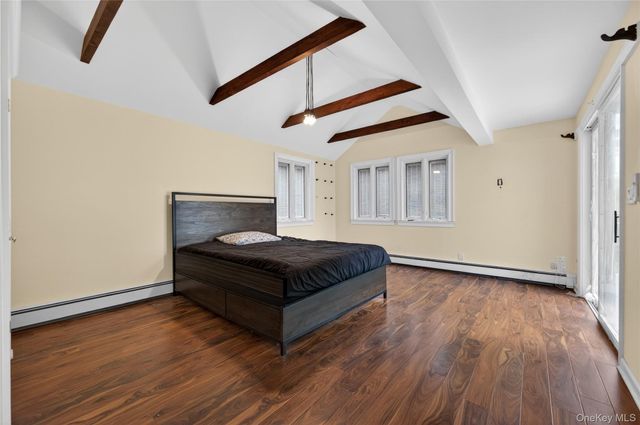 161 Greenway W, New Hyde Park, NY 11040