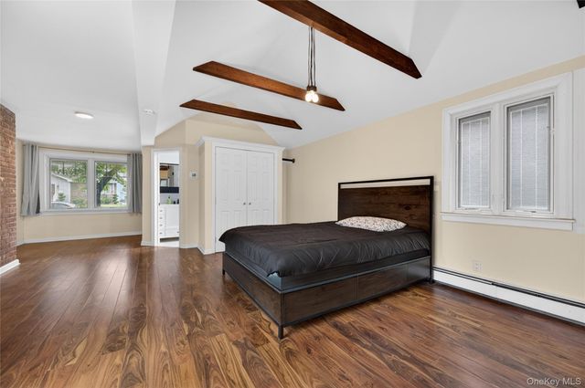 161 Greenway W, New Hyde Park, NY 11040