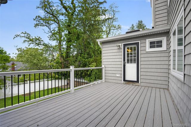 161 Greenway W, New Hyde Park, NY 11040