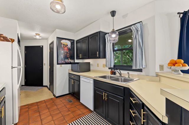 2049 S Cypress, Wichita, KS 67207