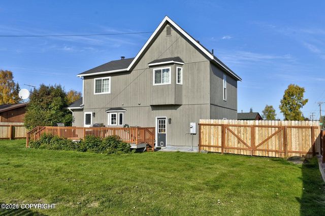 303 W Arlington Avenue, Soldotna, AK 99669