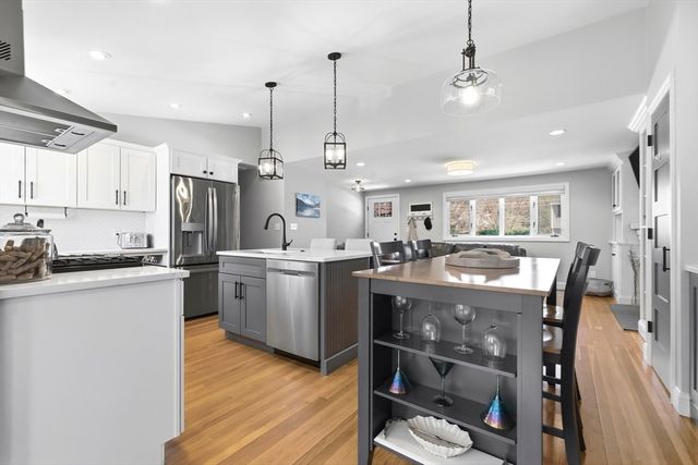 22 Mountain Road, Burlington, MA 01803