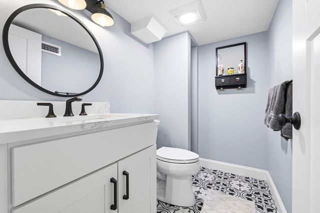 22 Mountain Road, Burlington, MA 01803