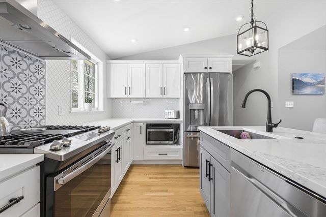 22 Mountain Road, Burlington, MA 01803