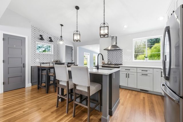 22 Mountain Road, Burlington, MA 01803
