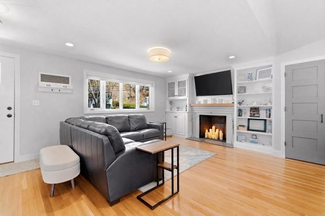 22 Mountain Road, Burlington, MA 01803