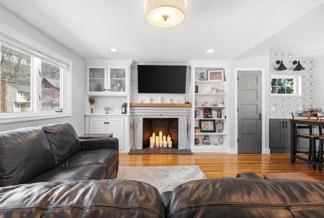 22 Mountain Road, Burlington, MA 01803